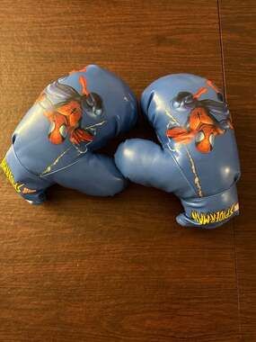 Bullseye Marvel Spider-Man 2003 Vintage Kids Blue Boxing Gloves